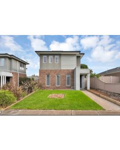 2/3 Sovereign Boulevard, Melton West, Vic 3337